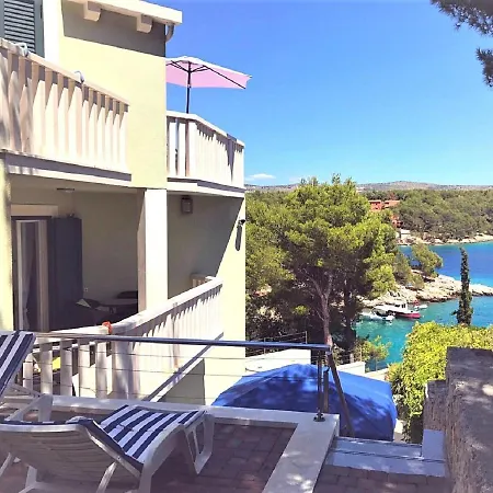 Apartment Pia Milna (Brac)