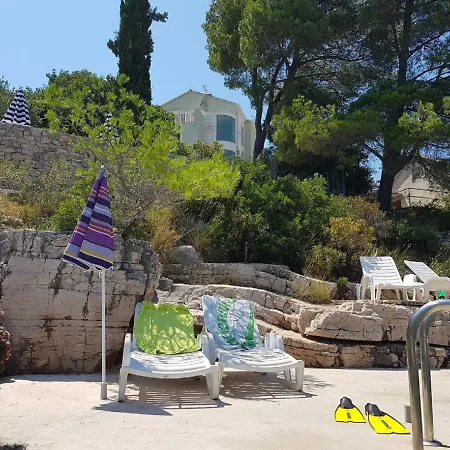 Pia Apartment Milna (Brac)