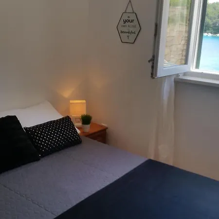 Apartment Pia Milna (Brac)