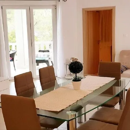 Apartment Pia *
