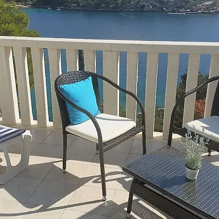Apartment Pia Milna (Brac)