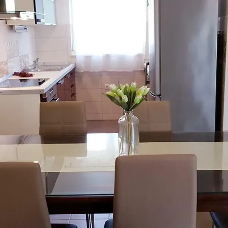 Apartment Pia Milna (Brac)